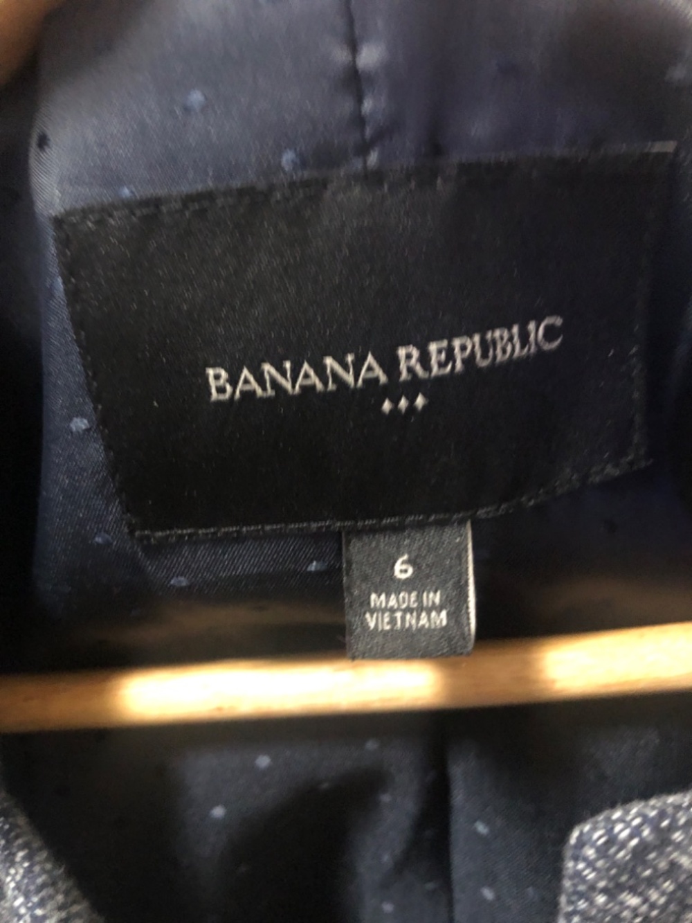 Size 6textured navy Banana Republic blazer - Picture 3 of 3